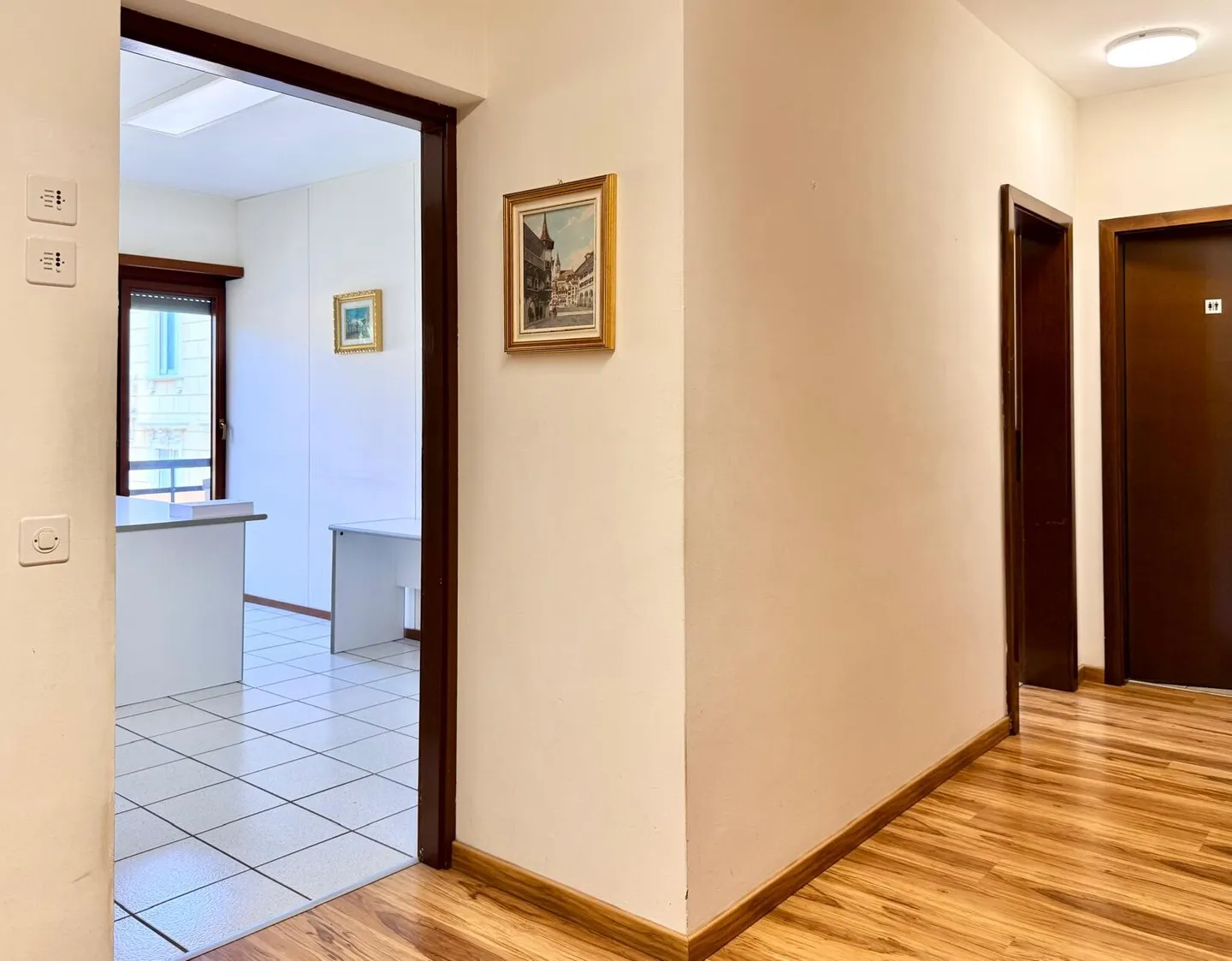 BÜRO ZU VERMIETEN 2 RÄUME IN GEMEINSCHAFTSBÜRO IM ZENTRUM VON LUGANO - Foto 6 von 8