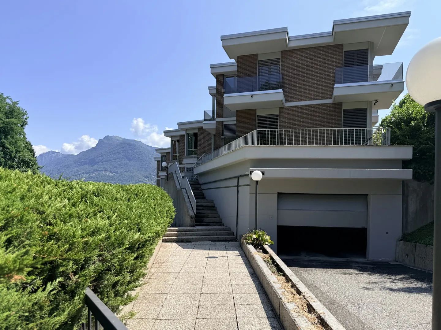 ELEGANT 4.5 ROOMS WITH VERANDA AND VIEW OF THE LAKE IN LORETO - Photo 9 of 9