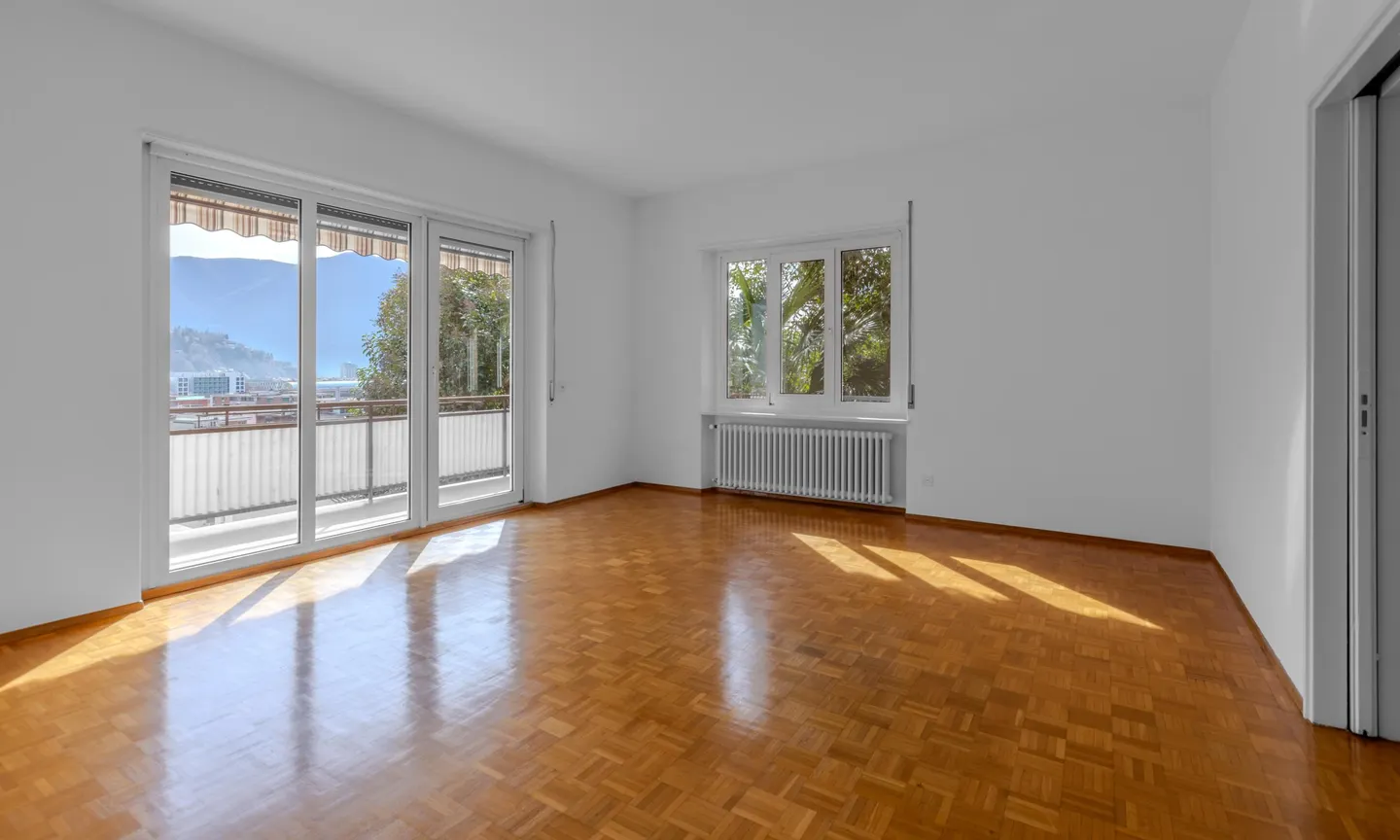 À LOUER SPACIEUX 4.5 PIÈCES AVEC VUE DÉGAGÉE AU CENTRE DE LUGANO - Photo 3 sur 10