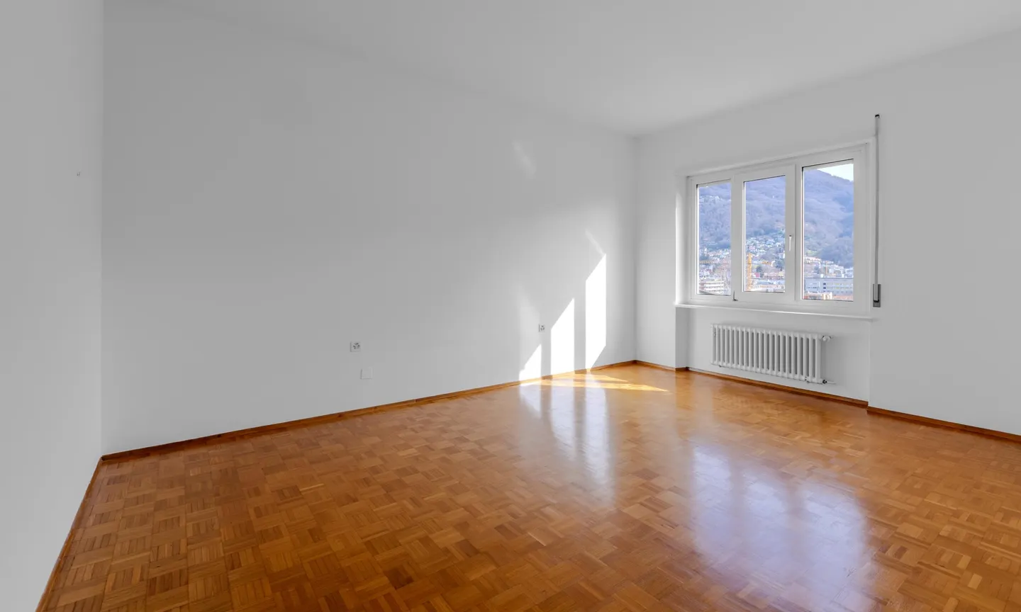 À LOUER SPACIEUX 4.5 PIÈCES AVEC VUE DÉGAGÉE AU CENTRE DE LUGANO - Photo 7 sur 10
