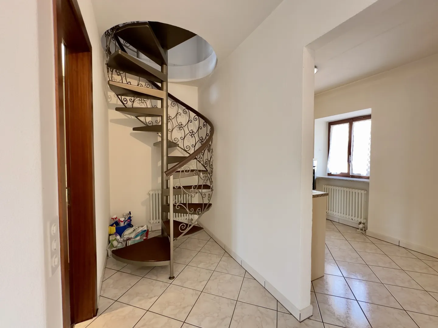 5.5-ZIMMER-HAUS VOLLSTÄNDIG RENOVIERT IN MANNO - Foto 5 von 9