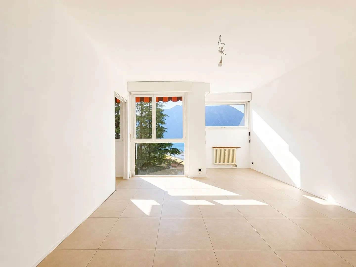 BEAUTIFUL 2.5 ROOMS FOR RENT WITH LAKE VIEW - Photo 3 of 9