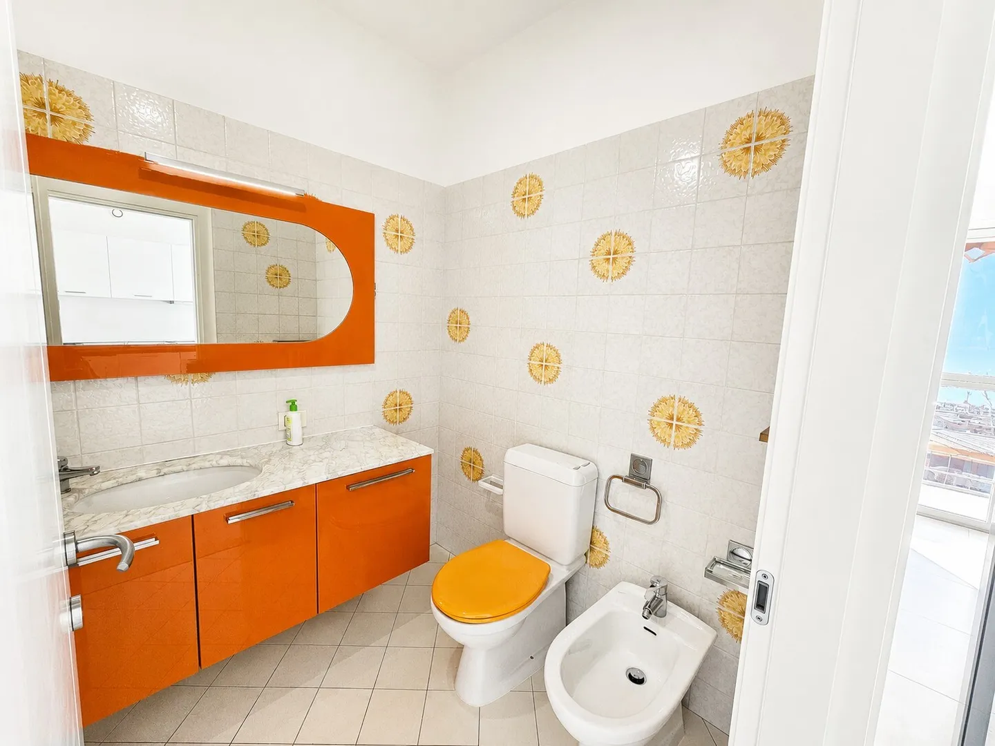 BEAUTIFUL 2.5 ROOMS FOR RENT WITH LAKE VIEW - Photo 7 of 9
