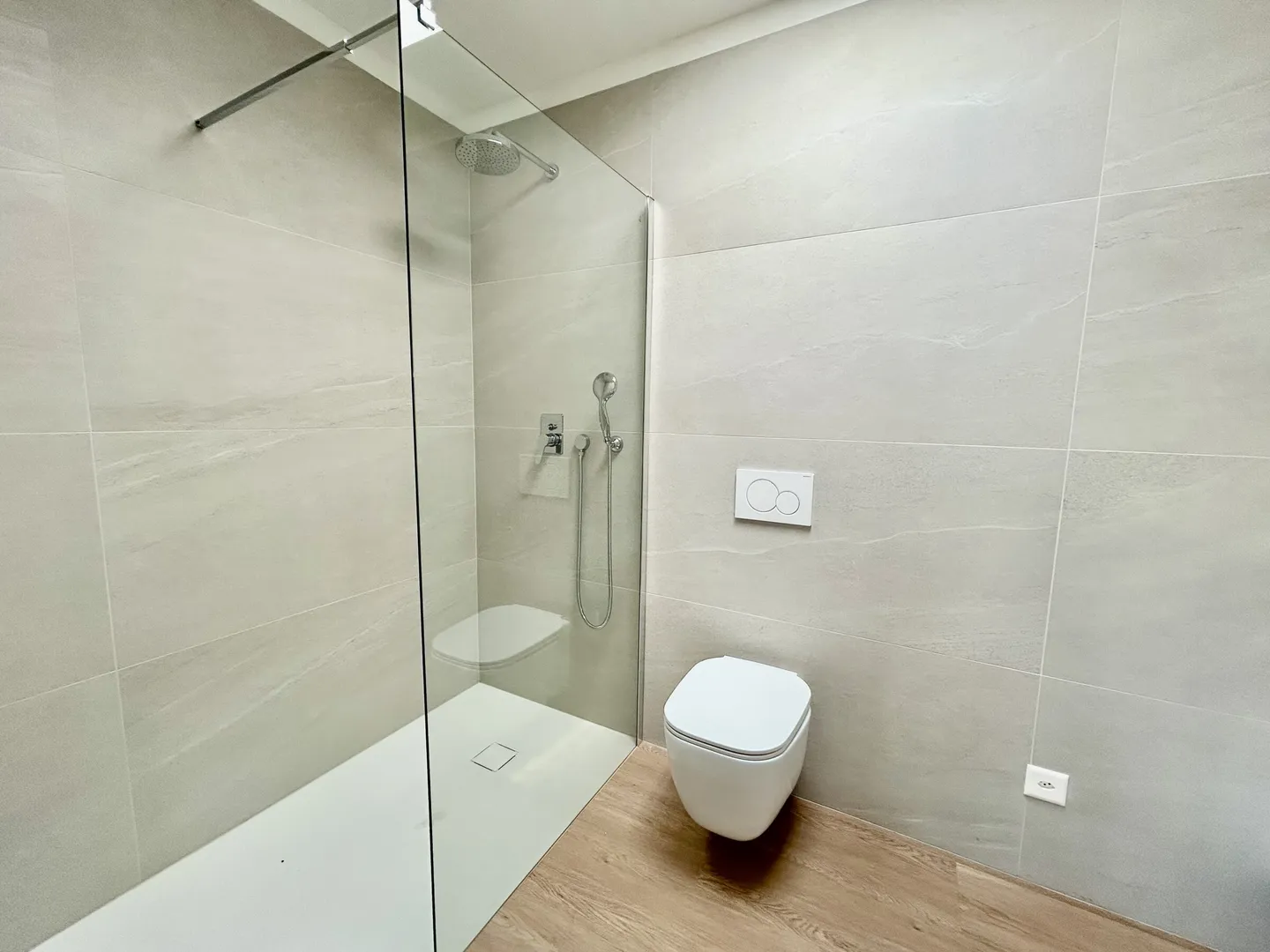 MODERNE ET CONFORTABLE 1.5 PIÈCES À LOUER À NOVAZZANO - Photo 7 sur 9