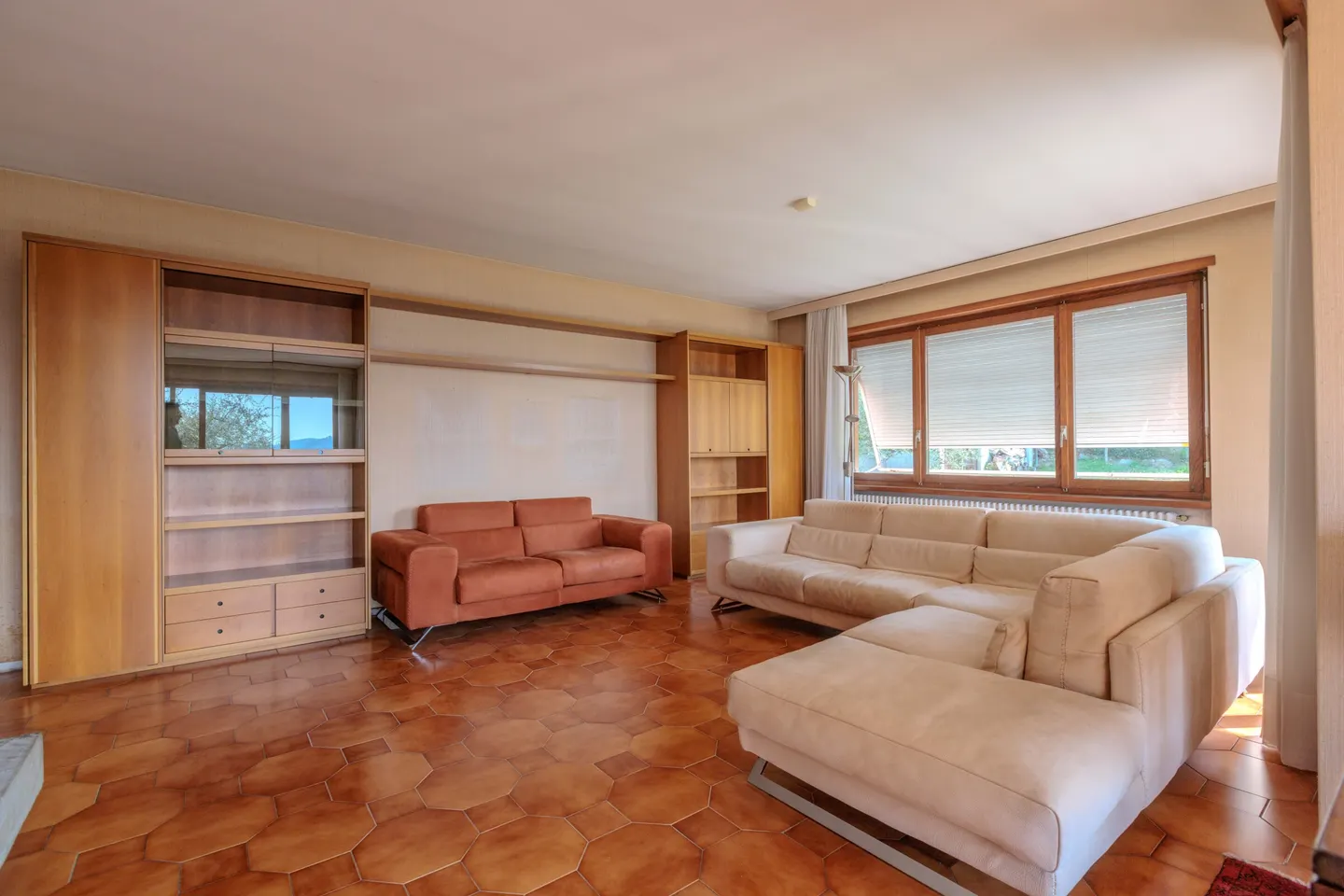 VILLA WITH 6.5 ROOMS, LARGE GARDEN AND PRIVACY IN CORTEGLIA - Photo 2 of 11