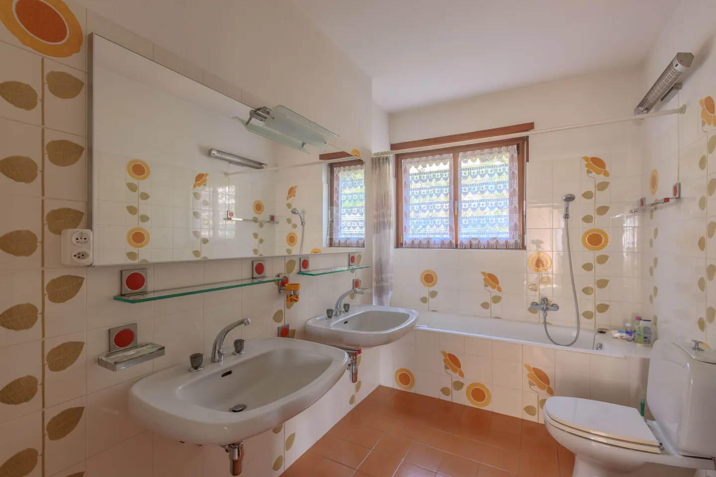 VILLA DE 6,5 PIÈCES AVEC GRAND JARDIN ET INTIMITÉ À CORTEGLIA - Photo 8 sur 13