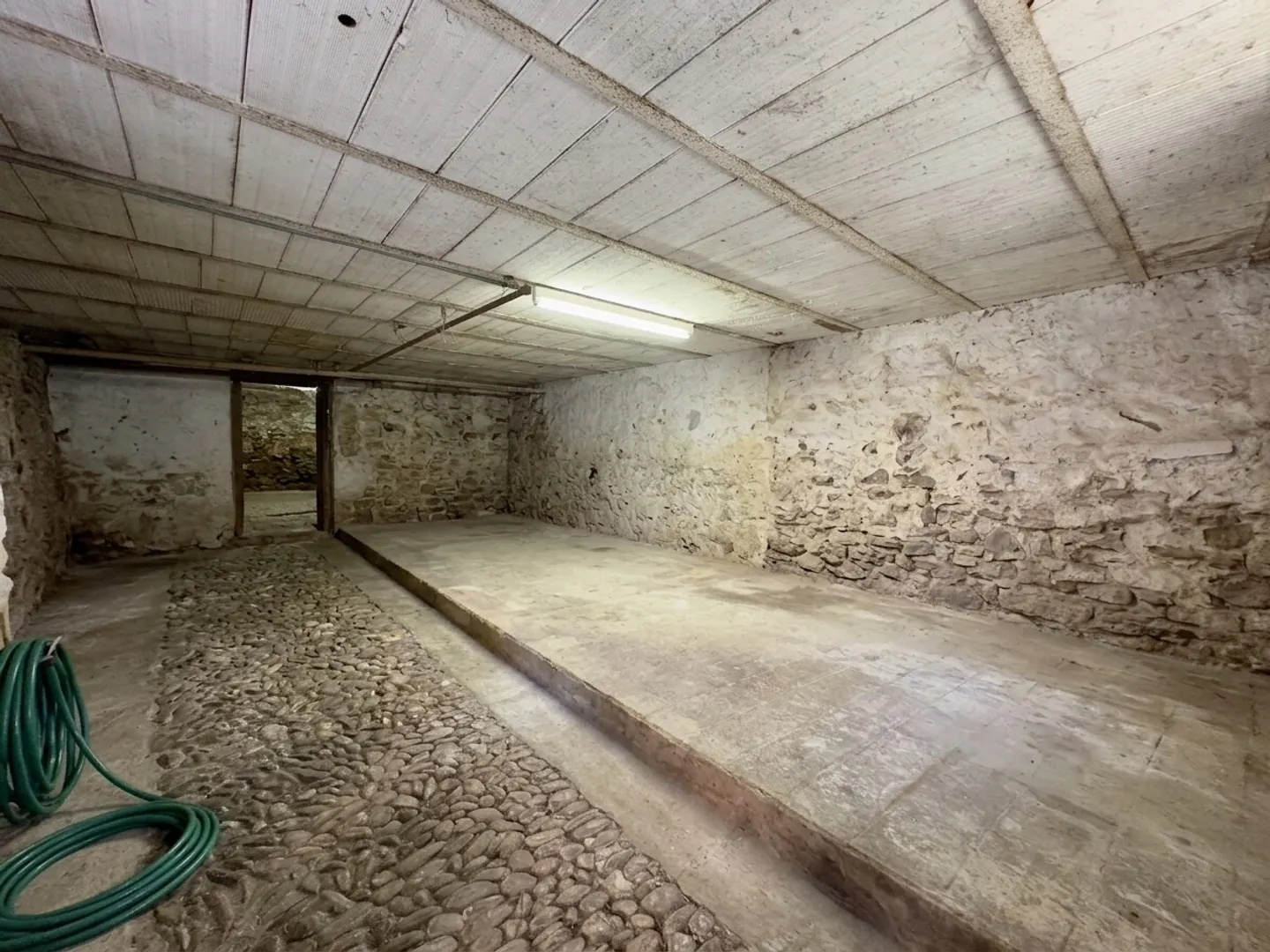 GERÄUMIGES RUSTIKAL ZU RENOVIEREN IM NUCLEUS VON SAN VITTORE - Foto 4 von 9