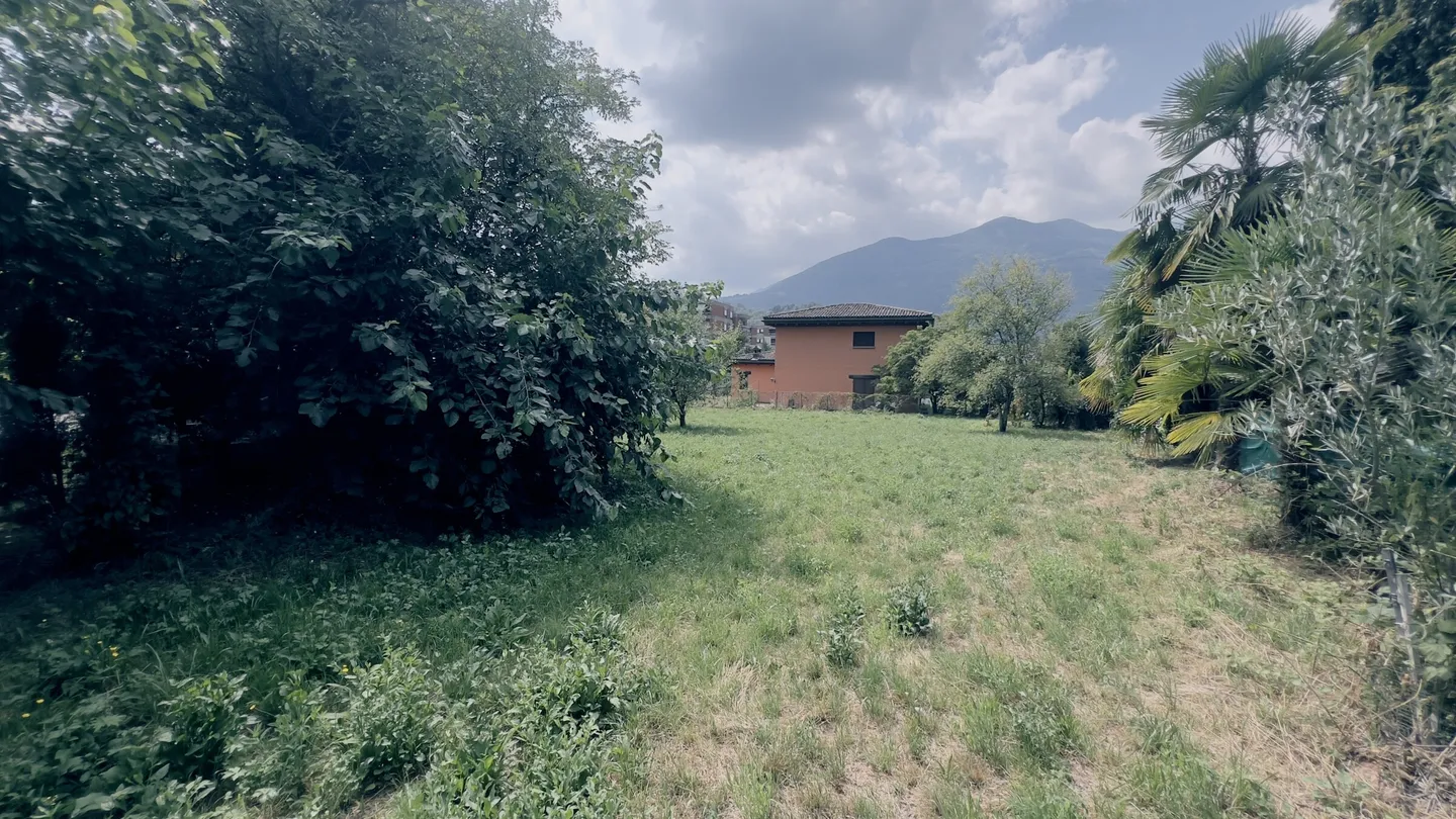 TERRENO CON LICENZA PER 4 VILLETTE A PONTE CAPRIASCA - Photo 2 of 7