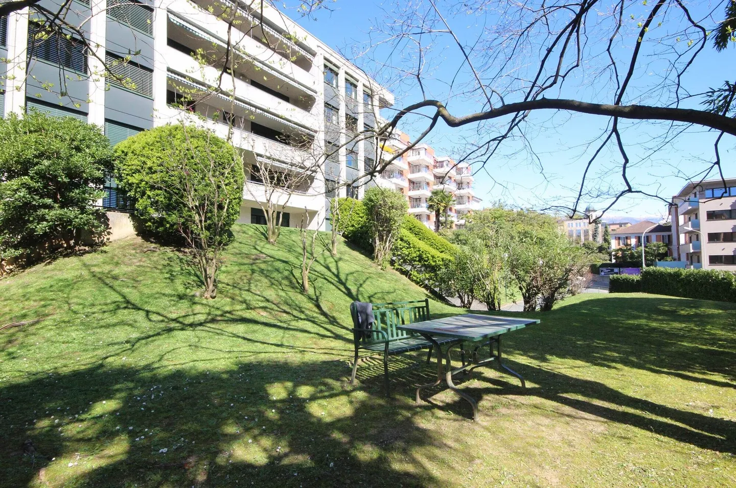 LUMINEUX 3.5 PIÈCES AVEC 2 PLACES DE PARKING À LUGANO LORETO - Photo 9 sur 10