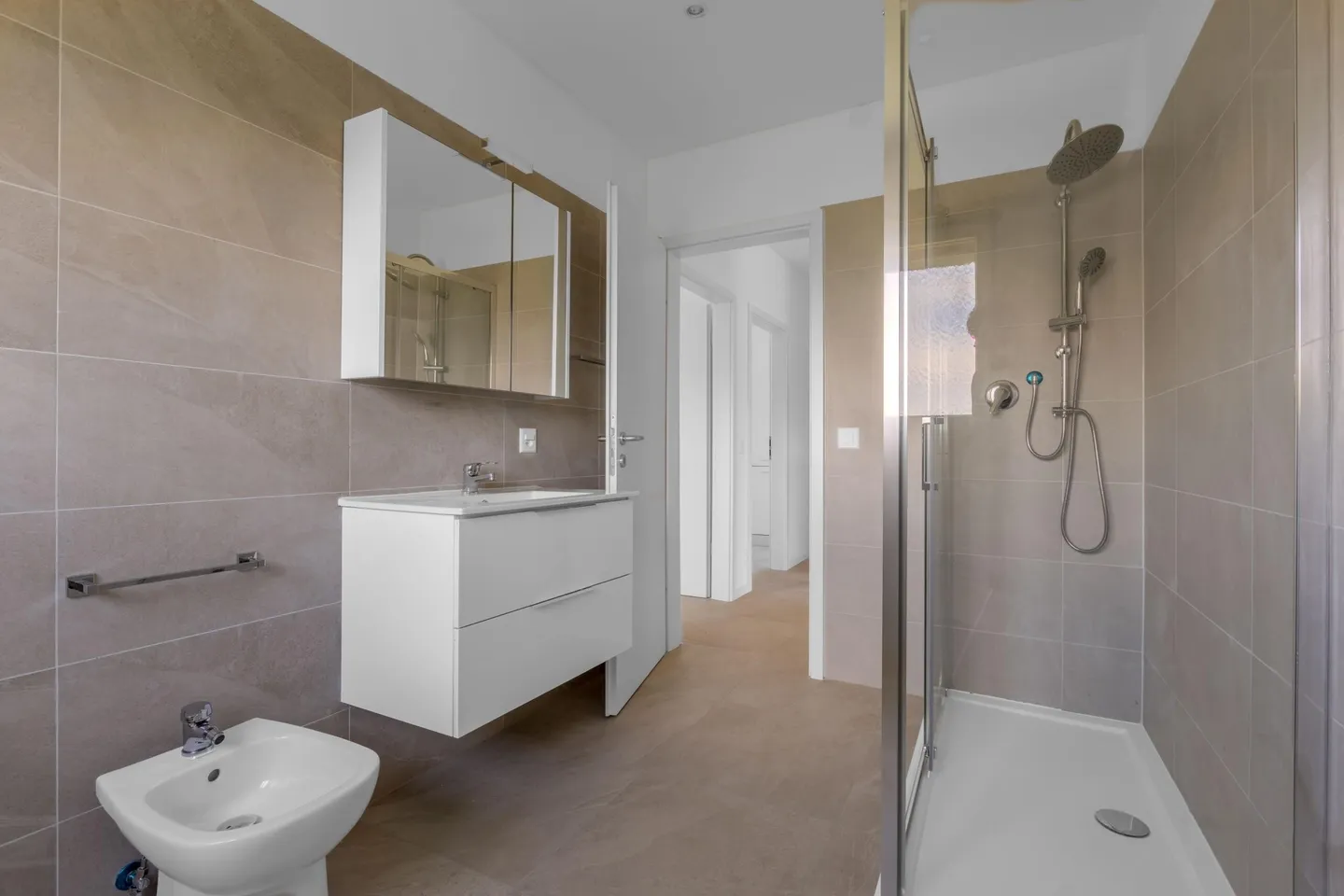 ZU VERMIETEN 3.5 RENOVIERTE ZIMMER MIT BALKON IN GENESTRERIO - Foto 7 von 9