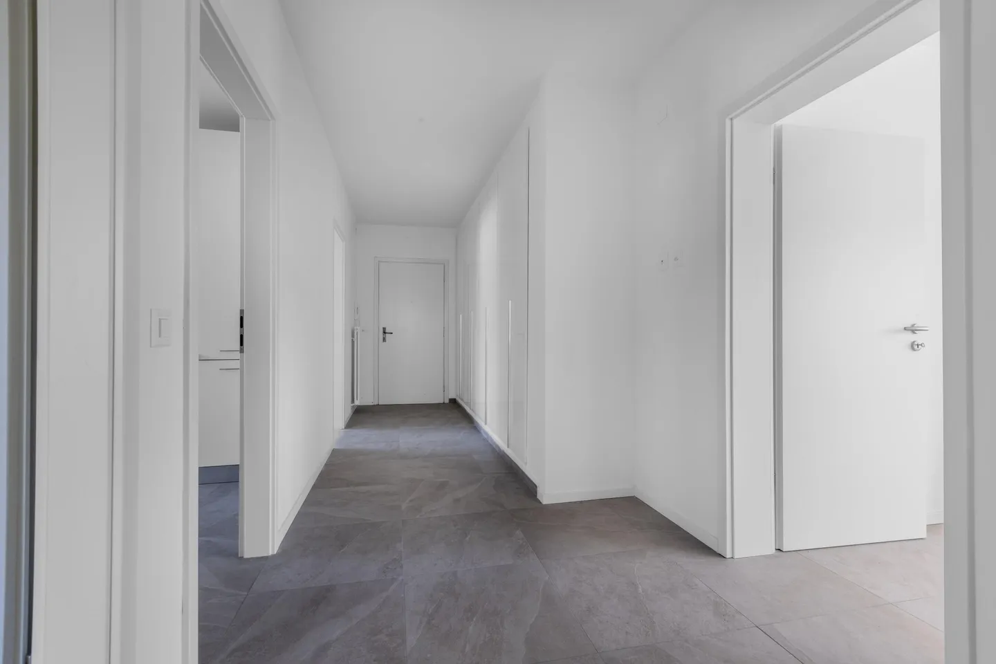 ZU VERMIETEN 3.5 RENOVIERTE ZIMMER MIT BALKON IN GENESTRERIO - Foto 5 von 9