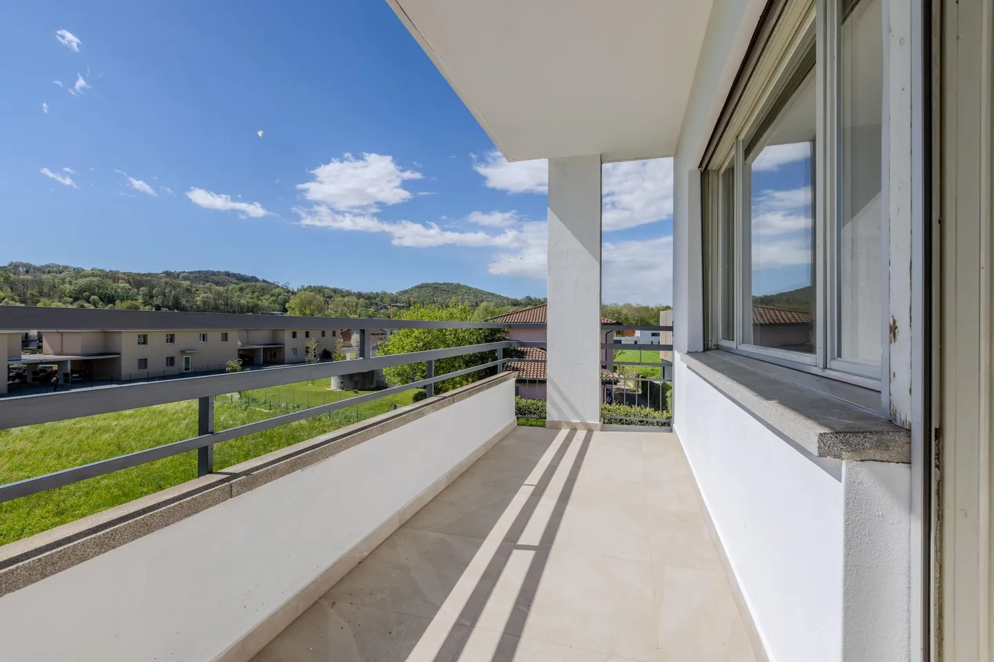 AFFITTASI LUMINOSO ATTICO 4.5 LOCALI RINNOVATO A GENESTRERIO - Foto 1 di 10