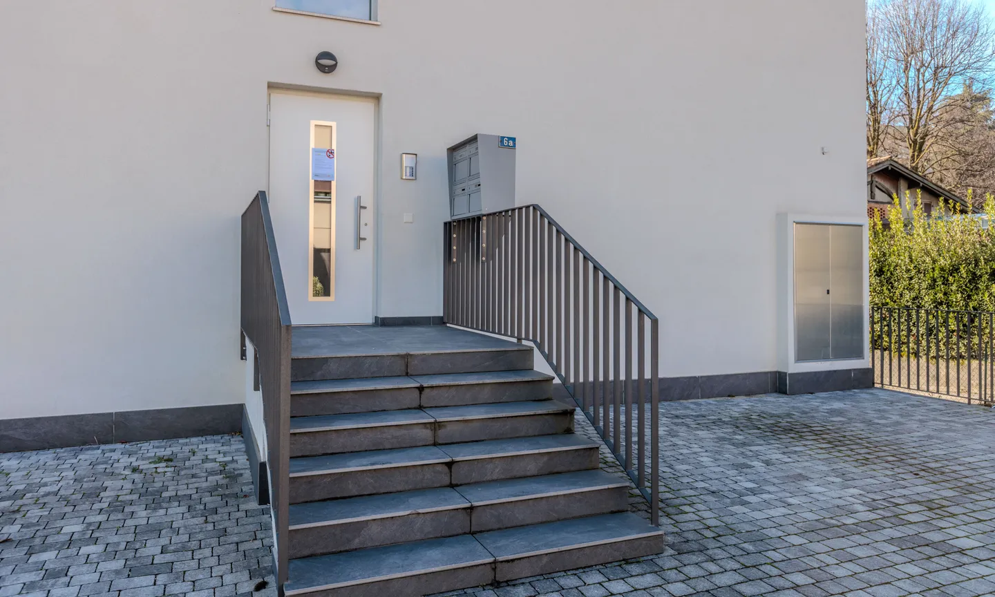 ELEGANTE 3.5 ZIMMER MIT 2 BÄDERN UND TERRASSE IN VACALLO - Foto 8 von 11