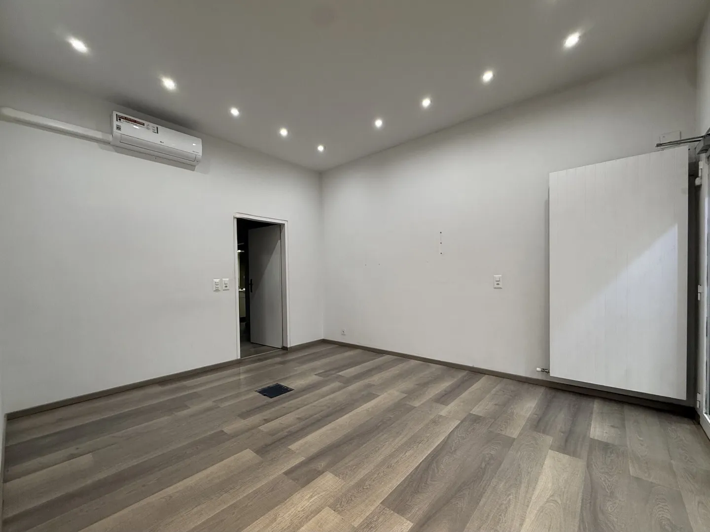 SUBLEASE COMMERCIAL RENT IN PIAZZA MOLINO NUOVO LUGANO - Photo 4 of 9