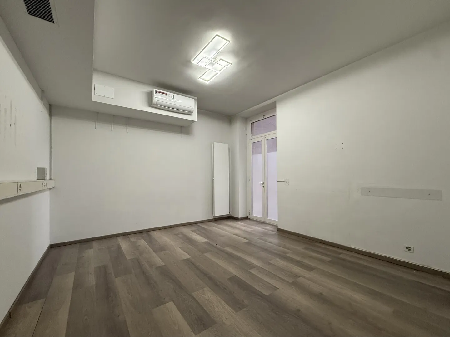 SUBLEASE COMMERCIAL RENT IN PIAZZA MOLINO NUOVO LUGANO - Photo 7 of 9