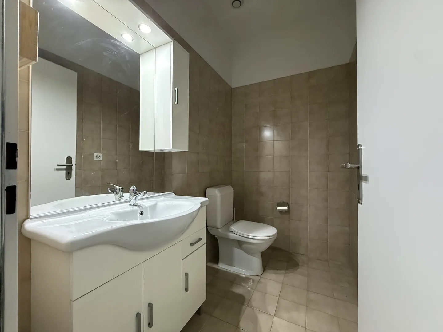 SUBLEASE COMMERCIAL RENT IN PIAZZA MOLINO NUOVO LUGANO - Photo 9 of 9