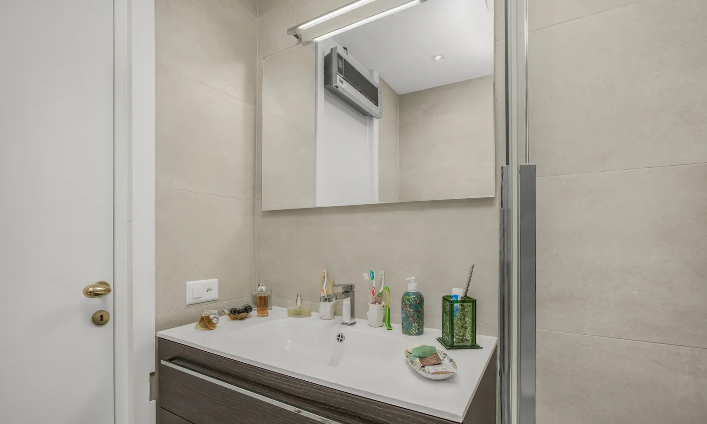 Charming 2.5 Rooms in the Center of Cassarate - Photo 7 of 9