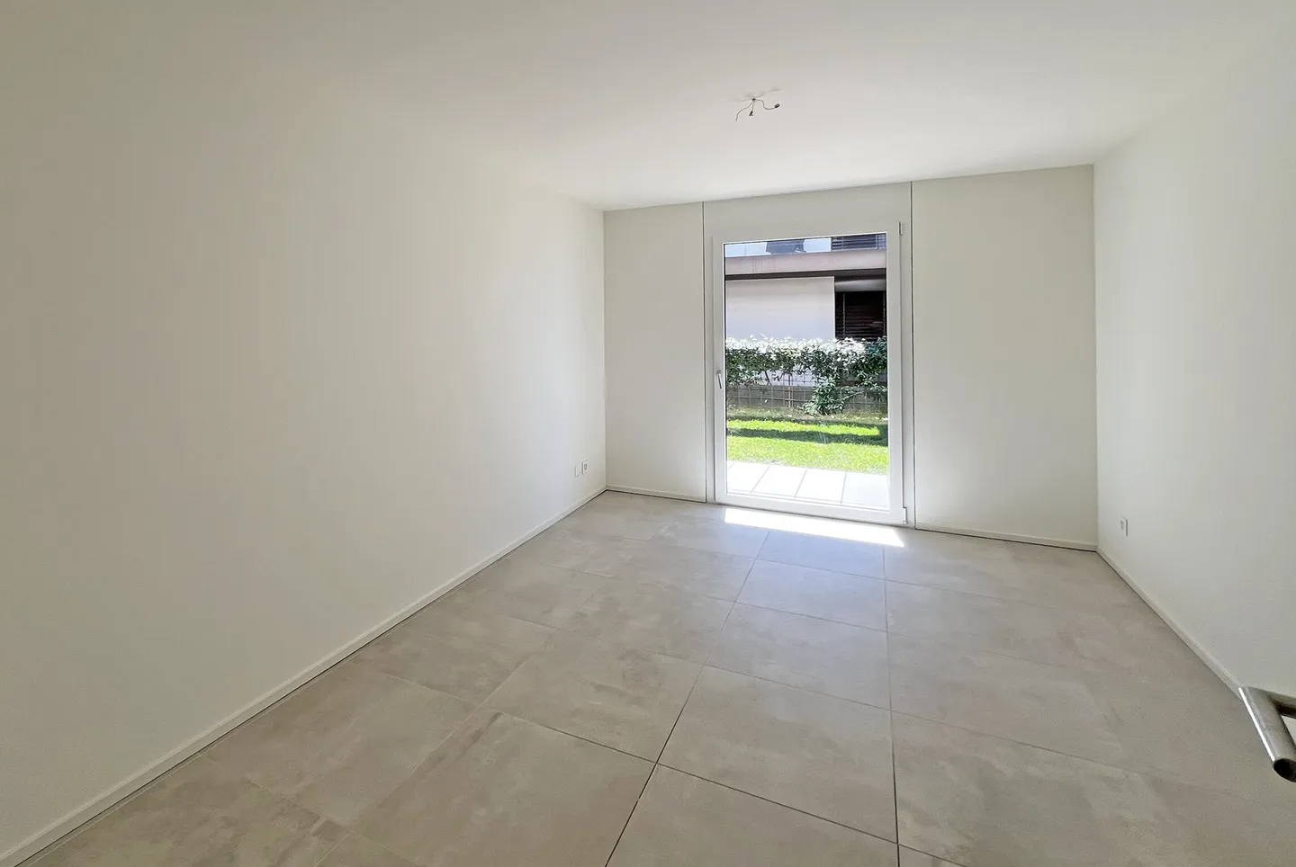 MODERNE ET SPACIEUX 3.5 PIÈCES AVEC JARDIN PRIVÉ À ROVIO - Photo 9 sur 12