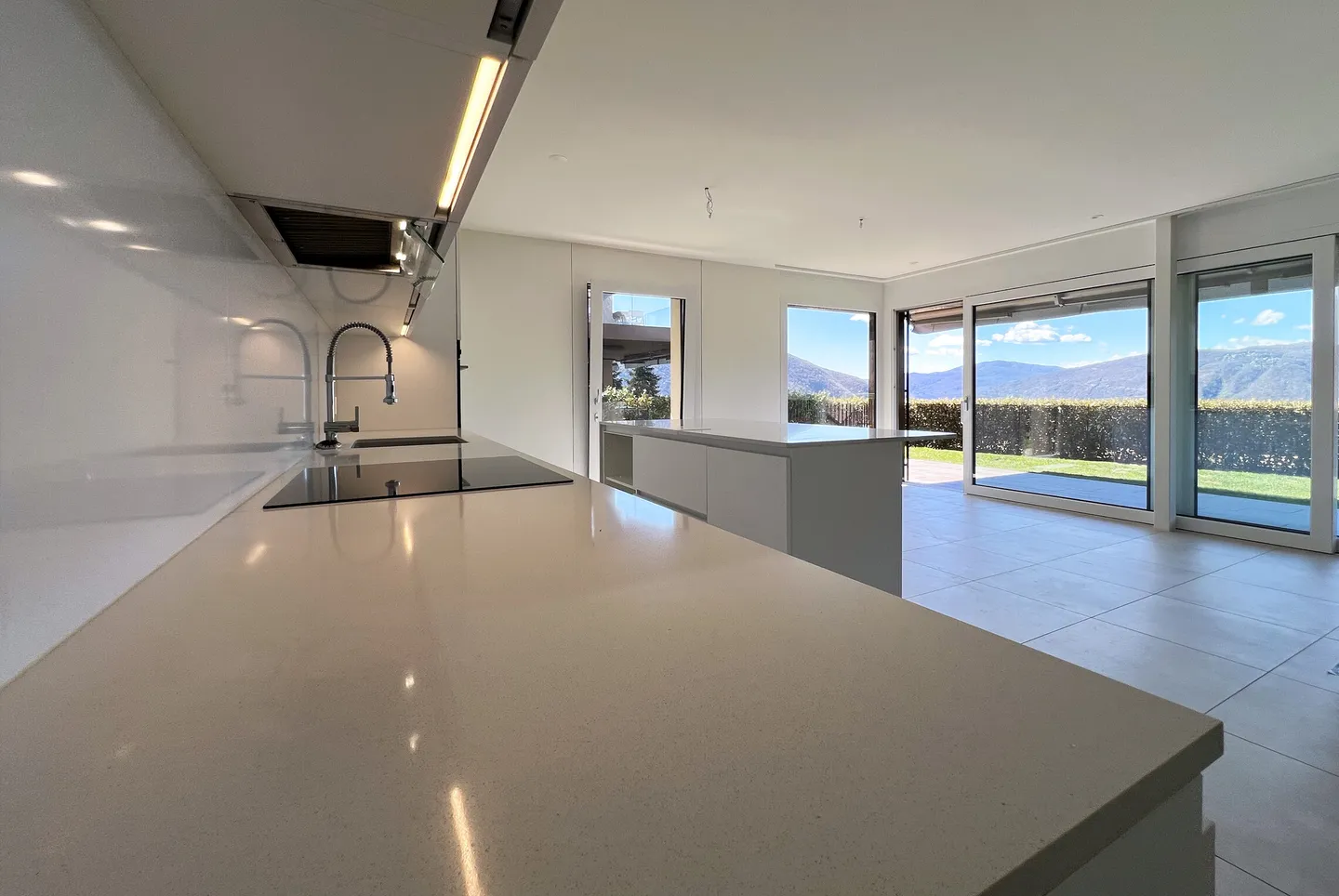 MODERNE ET SPACIEUX 3.5 PIÈCES AVEC JARDIN PRIVÉ À ROVIO - Photo 3 sur 12