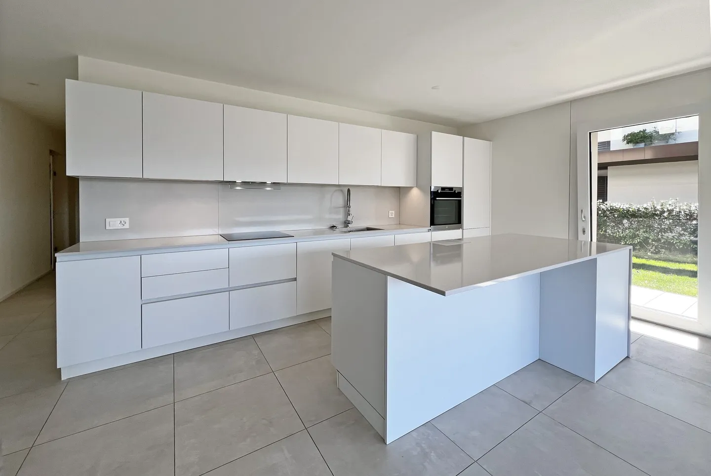 MODERNE ET SPACIEUX 3.5 PIÈCES AVEC JARDIN PRIVÉ À ROVIO - Photo 5 sur 12