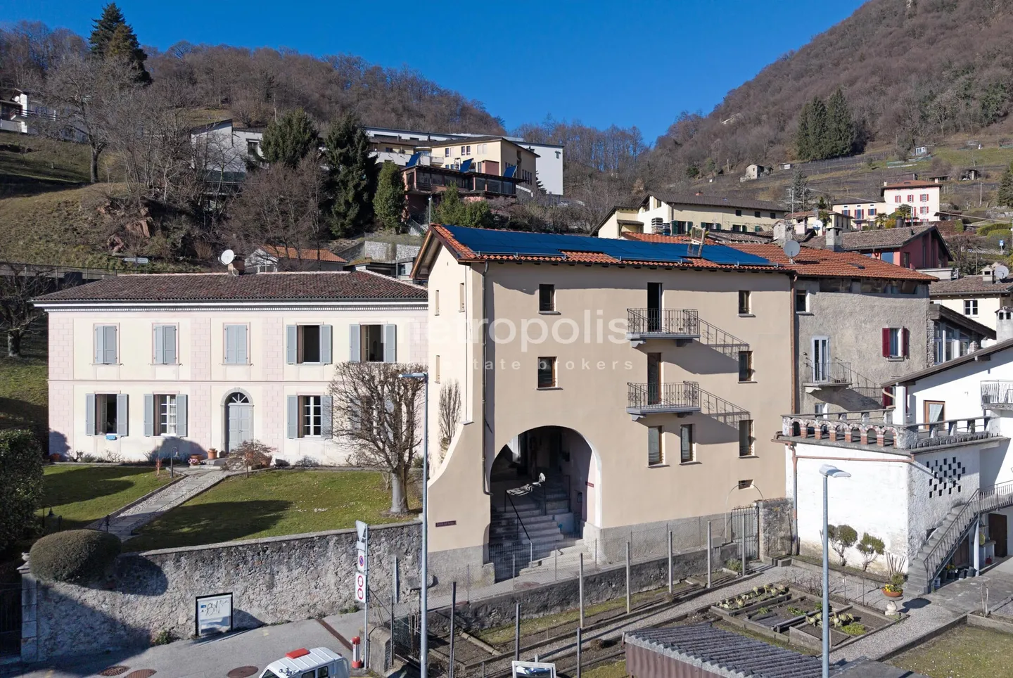 3.5 ROOM ATTIC RENOVATED WITH OPEN VIEW - AROGNO - Photo 1 of 10