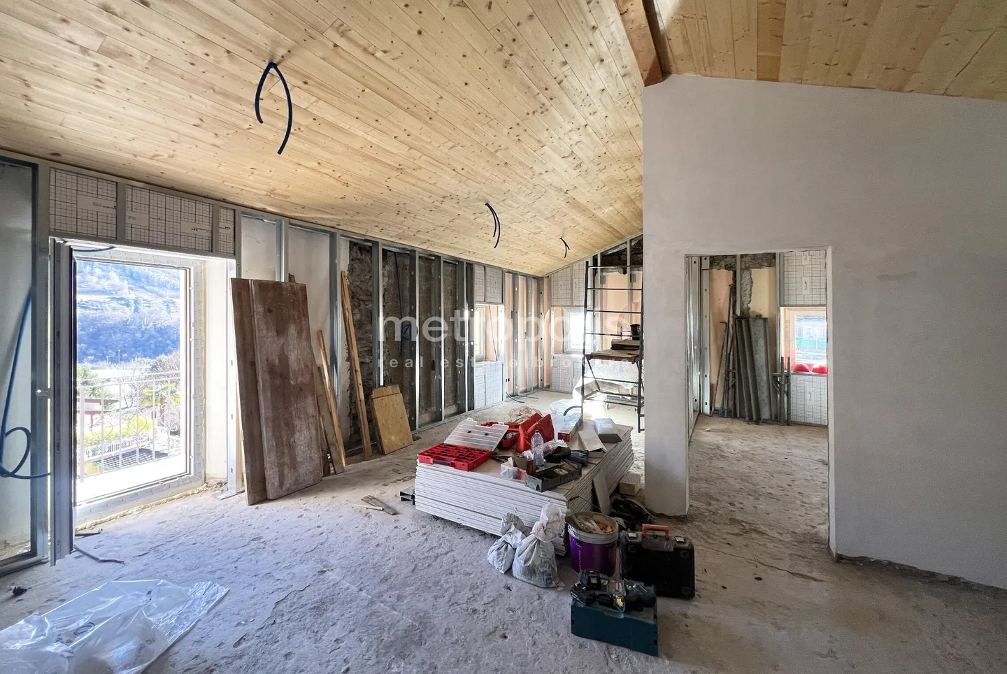 3.5 ROOM ATTIC RENOVATED WITH OPEN VIEW - AROGNO - Photo 2 of 10
