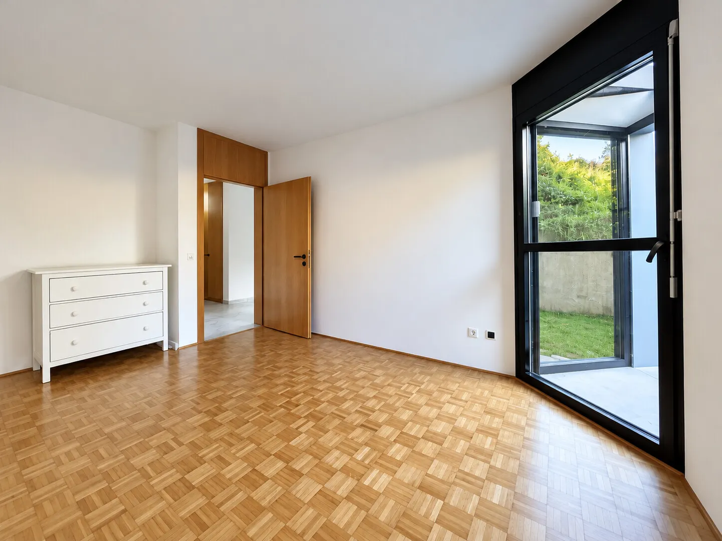 Appartamento moderno con giardino - Foto 10 di 13