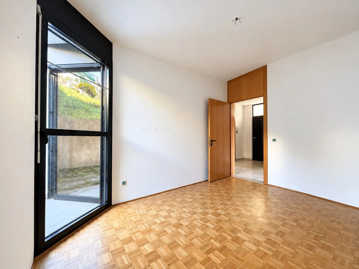 Appartamento moderno con giardino - Foto 11 di 13