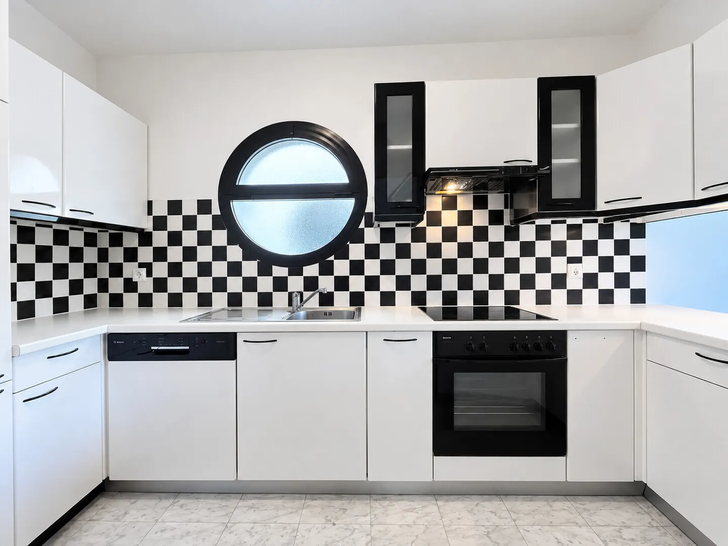 Appartamento moderno con giardino - Foto 4 di 13