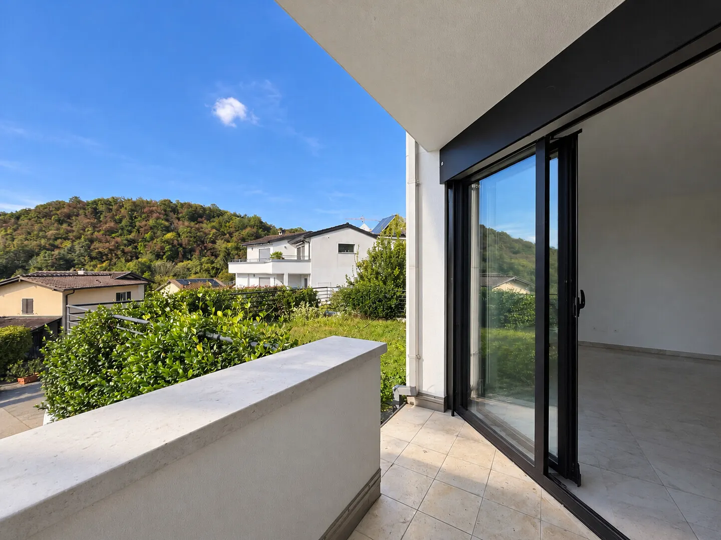 Appartamento moderno con giardino - Foto 7 di 13
