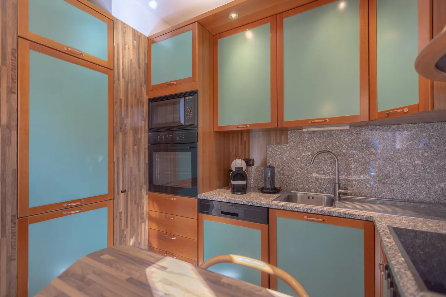 UNMISSABLE - 3.5 ROOMS WITH 180 DEGREE LAKE VIEW - BISSONE - Photo 3 of 9