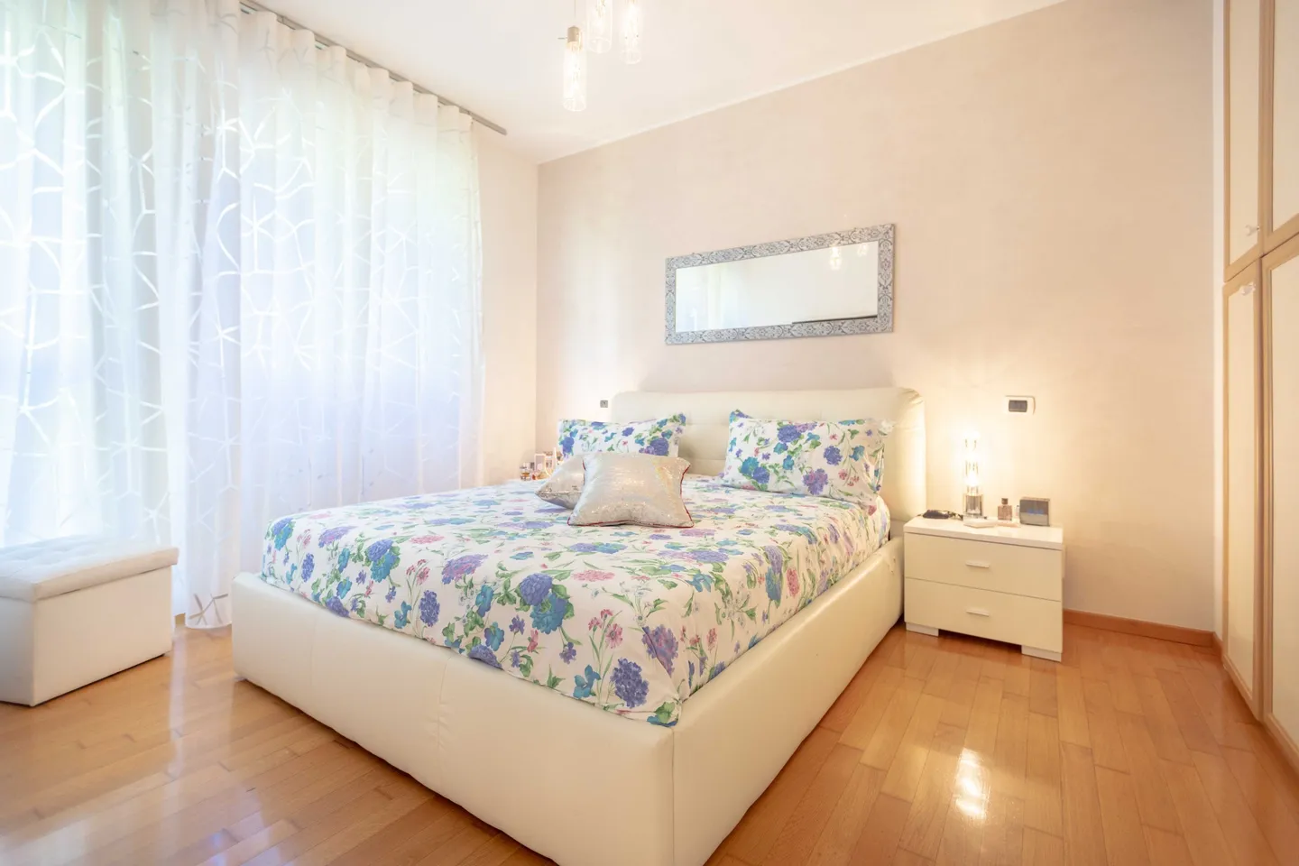 UNMISSABLE - 3.5 ROOMS WITH 180 DEGREE LAKE VIEW - BISSONE - Photo 4 of 9