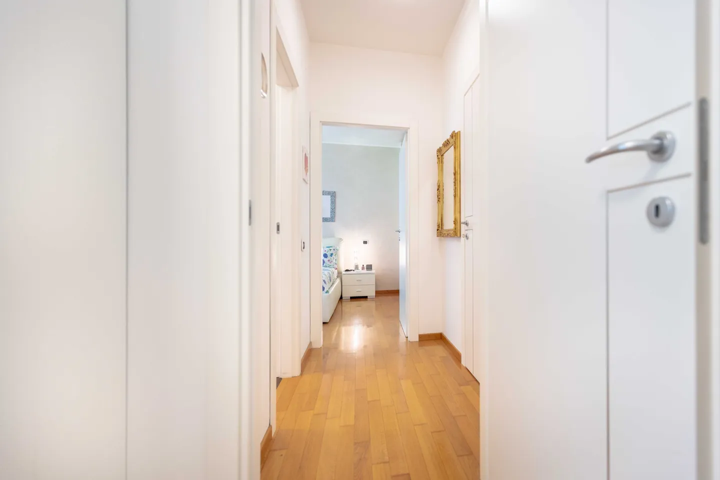 À NE PAS MANQUER - 3.5 PIÈCES AVEC VUE SUR LE LAC À 180 DEGRÉS À BISSONE - Photo 6 sur 10