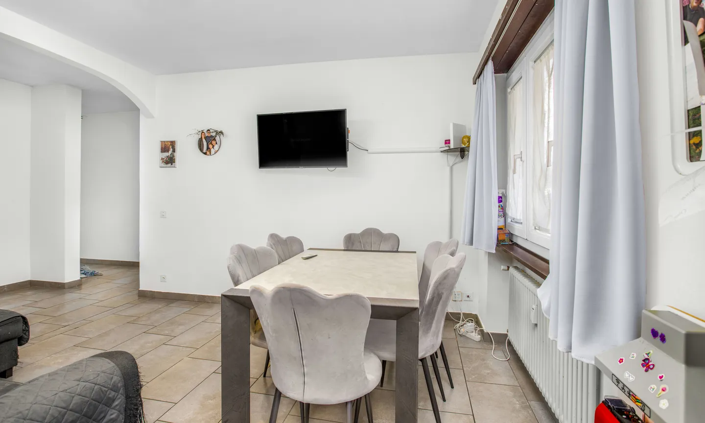 BRIGHT 4.5 ROOMS RENOVATED WITH BALCONY IN CASLANO - Photo 2 of 9