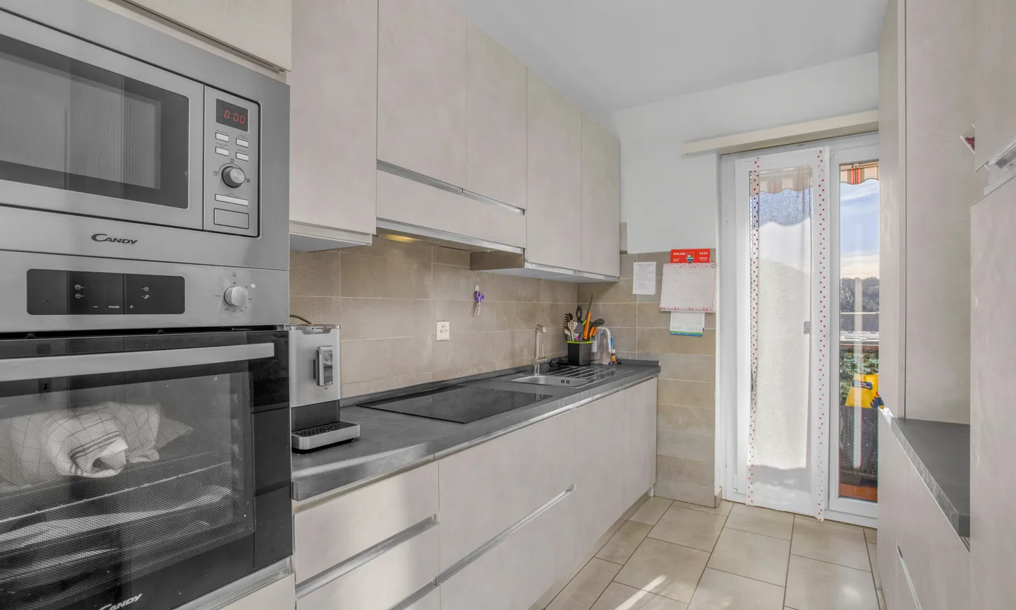 BRIGHT 4.5 ROOMS RENOVATED WITH BALCONY IN CASLANO - Photo 3 of 9