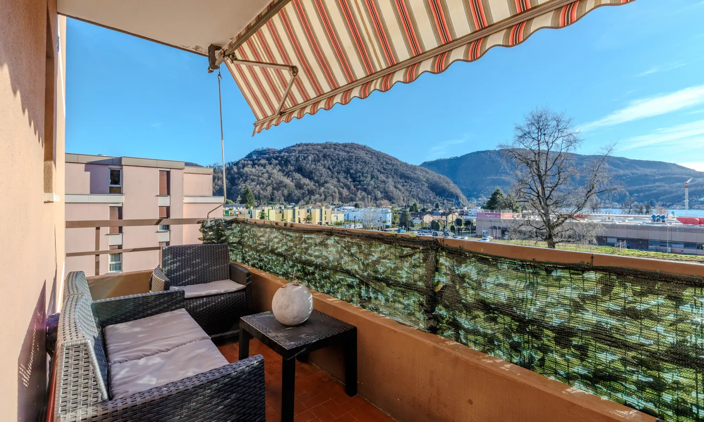 BRIGHT 4.5 ROOMS RENOVATED WITH BALCONY IN CASLANO - Photo 4 of 9