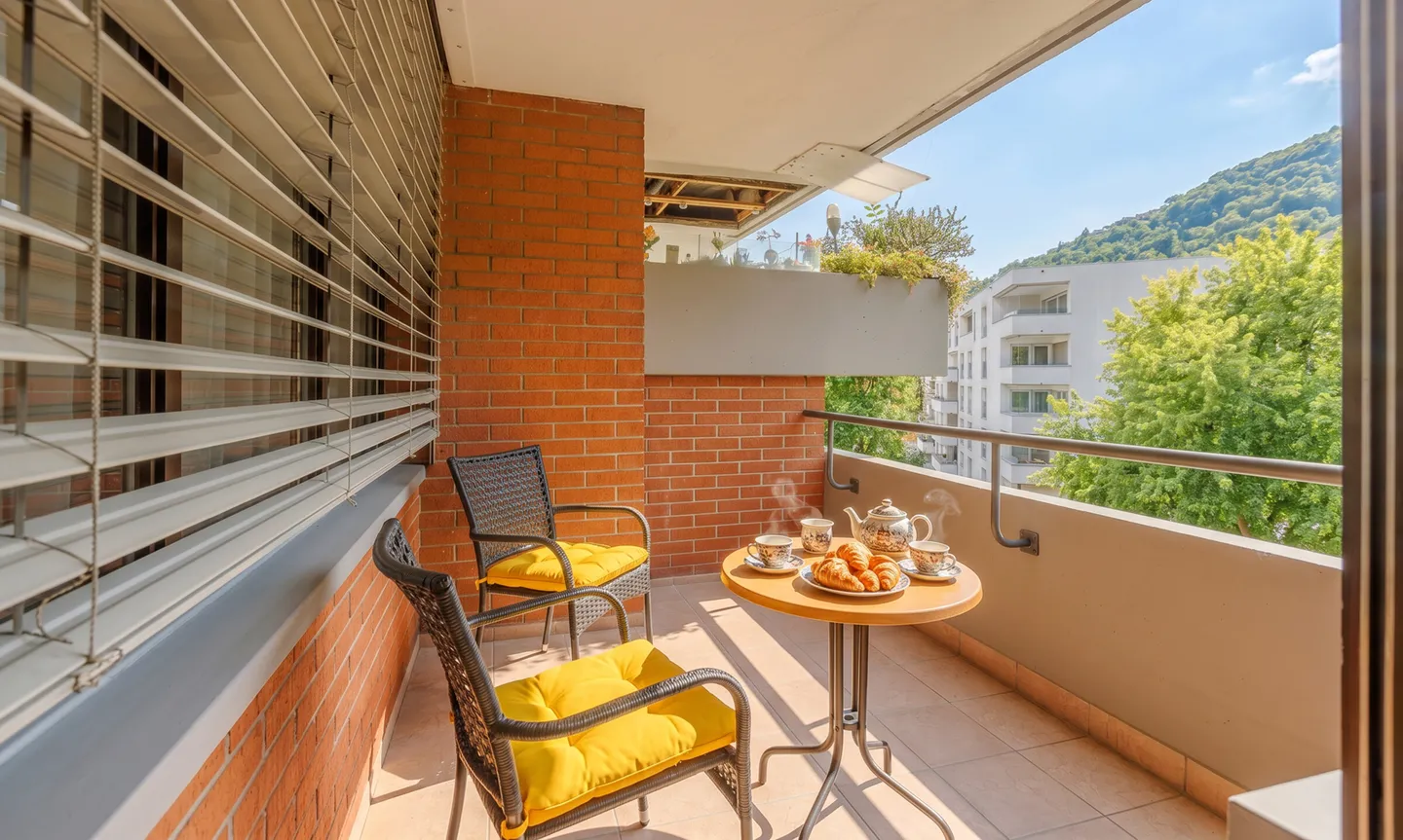 BRIGHT AND COMFORTABLE 3.5 ROOMS WITH TWO BALCONIES IN AGNO - Photo 2 of 10