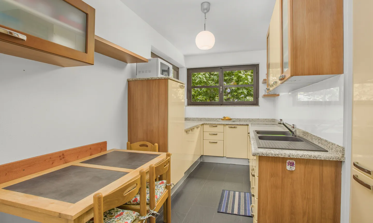 BRIGHT AND COMFORTABLE 3.5 ROOMS WITH TWO BALCONIES IN AGNO - Photo 7 of 10