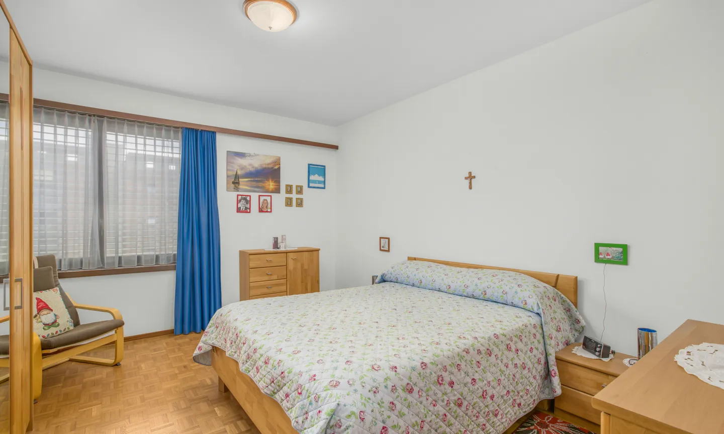 LUMINEUX ET CONFORTABLE 3.5 PIÈCES AVEC DEUX BALCONS À AGNO - Photo 6 sur 10