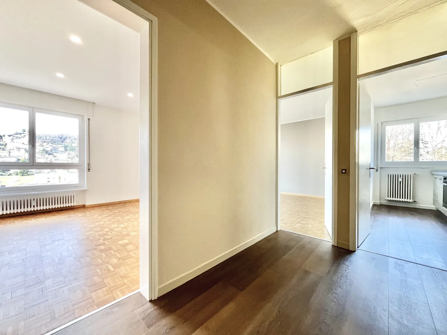 SPACIEUX 2.5 PIÈCES DERNIER ÉTAGE VUE OUVERTE ZONE MONCUCCO - Photo 7 sur 13