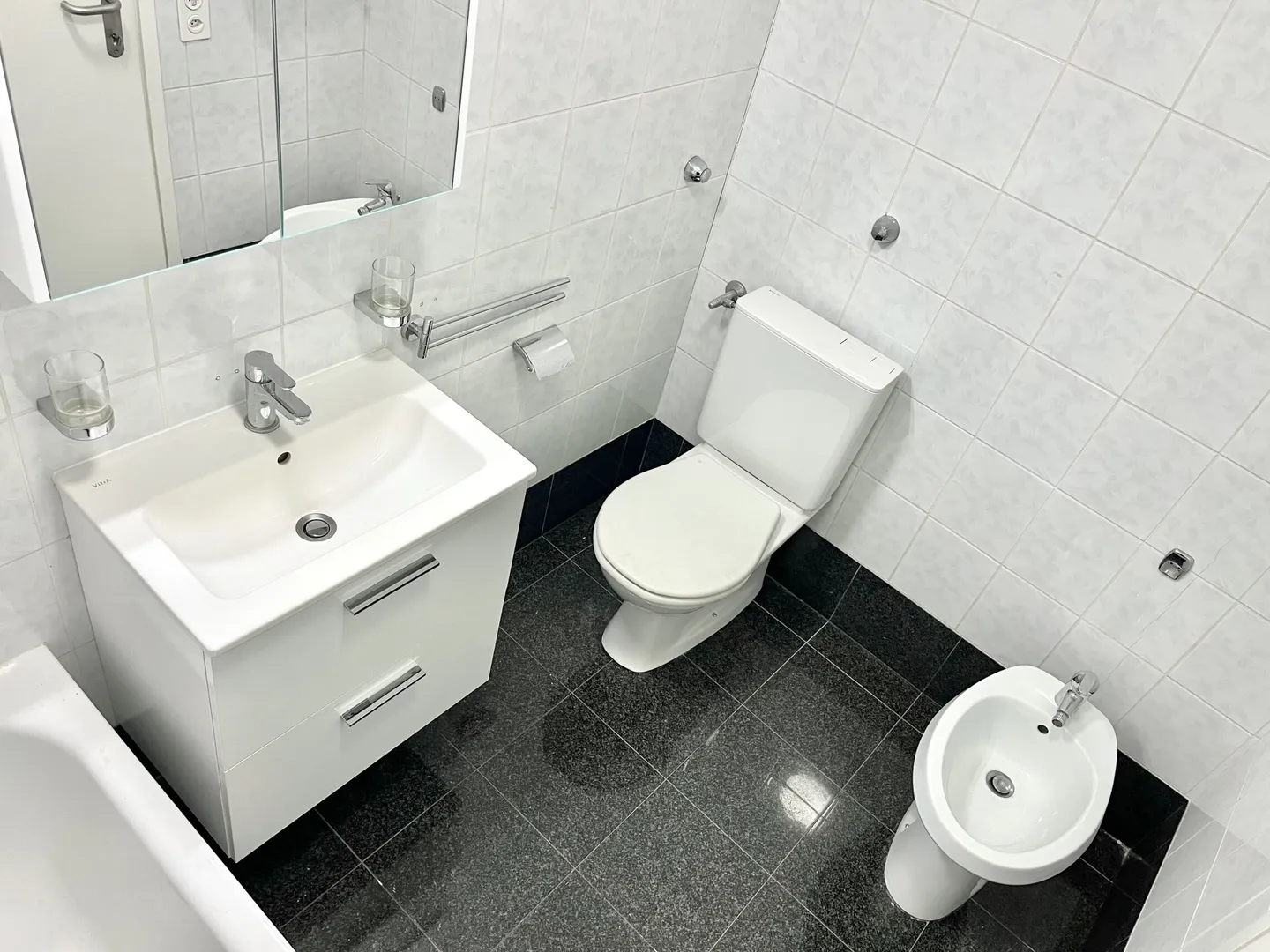 SPACIEUX 2.5 PIÈCES DERNIER ÉTAGE VUE OUVERTE ZONE MONCUCCO - Photo 10 sur 13