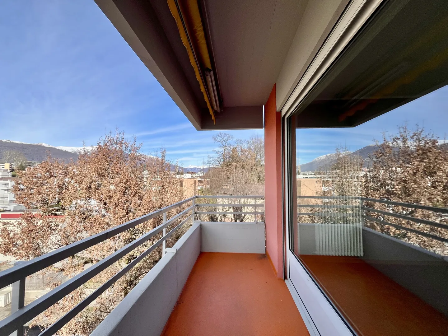 SPACIEUX 2.5 PIÈCES DERNIER ÉTAGE VUE OUVERTE ZONE MONCUCCO - Photo 12 sur 13