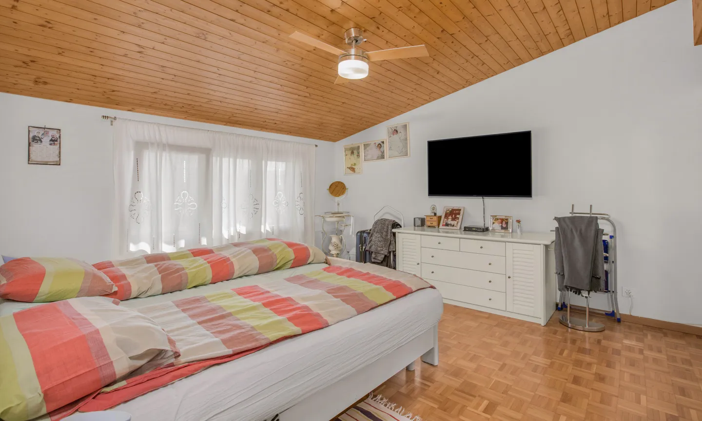 Casa familiare spaziosa con giardino - Foto 6 di 9