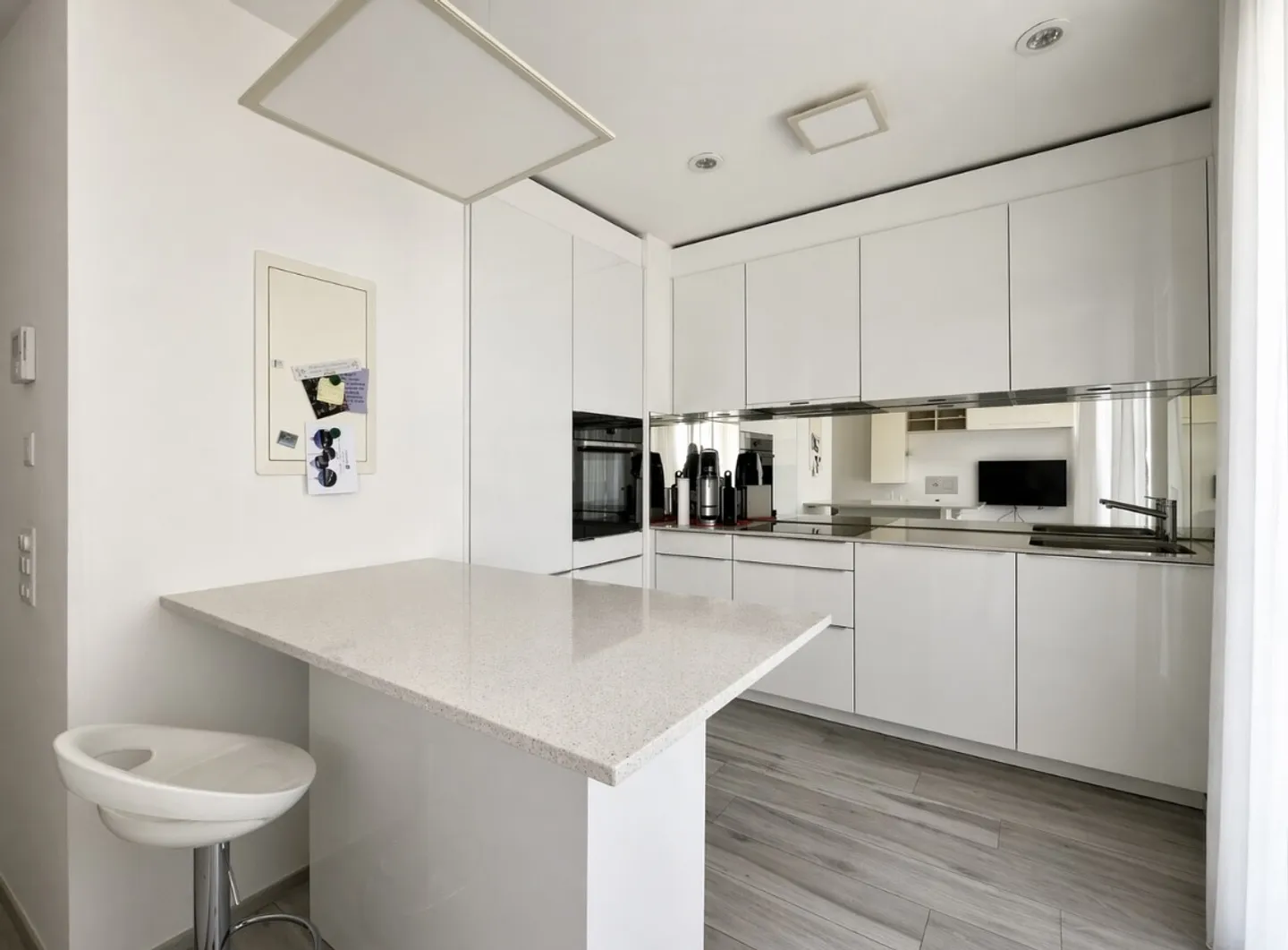FOR RENT 2.5-ROOM APARTMENT WITH TERRACE IN FIGINO - Photo 3 of 8