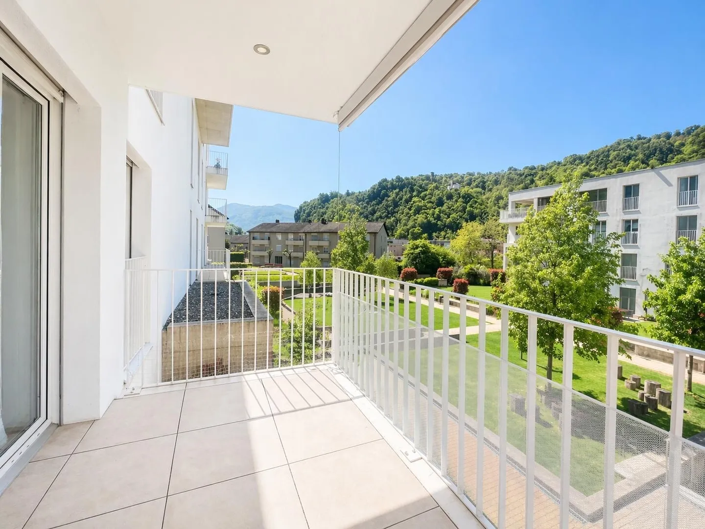 FOR RENT 2.5-ROOM APARTMENT WITH TERRACE IN FIGINO - Photo 2 of 8