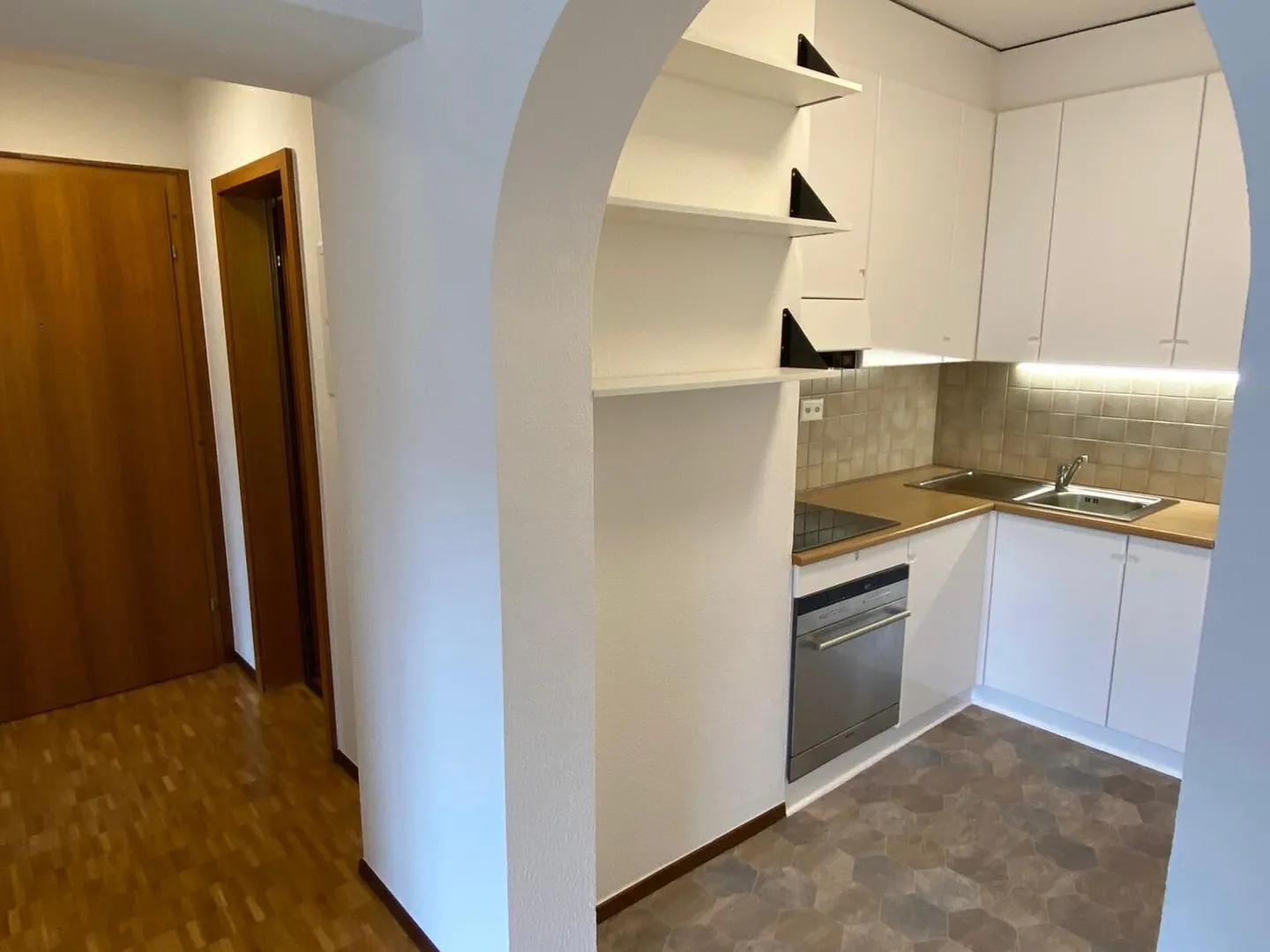 HELLER WOHNUNG 2.5 MIT BALKON IN AGNO MONDONICO - Foto 4 von 13