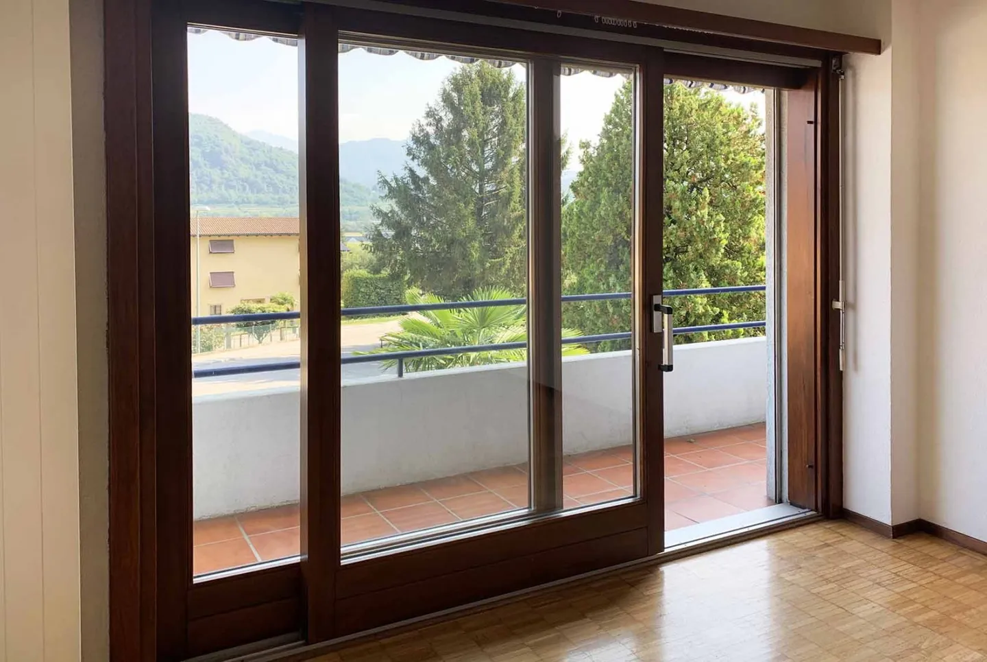 HELLER WOHNUNG 2.5 MIT BALKON IN AGNO MONDONICO - Foto 3 von 13