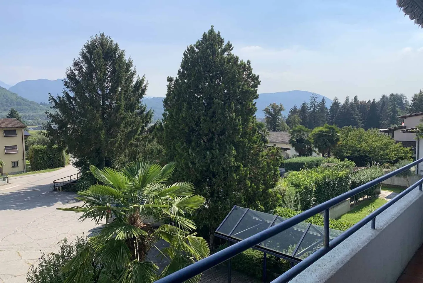 HELLER WOHNUNG 2.5 MIT BALKON IN AGNO MONDONICO - Foto 2 von 13