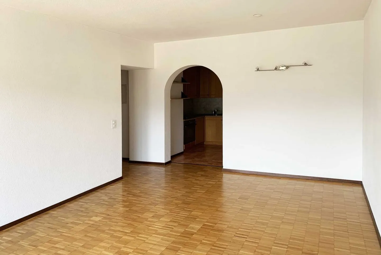 HELLER WOHNUNG 2.5 MIT BALKON IN AGNO MONDONICO - Foto 5 von 13