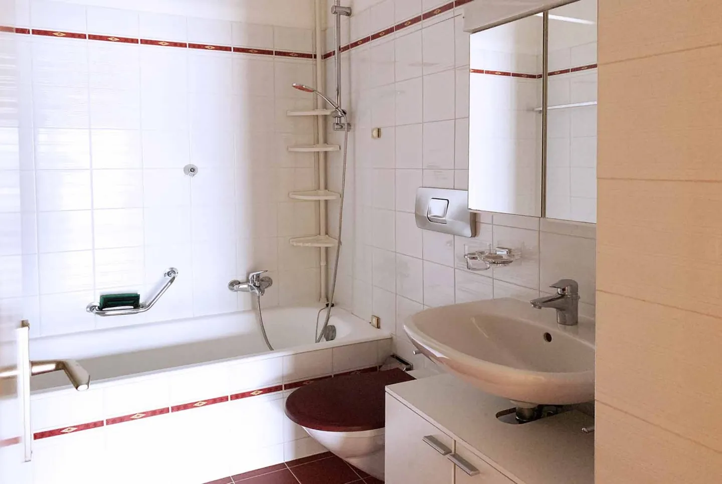 HELLER WOHNUNG 2.5 MIT BALKON IN AGNO MONDONICO - Foto 9 von 13